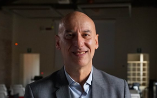 Il Pd candida Giorgio Fede come sindaco, ma il partito si spacca e la minoranza non vota